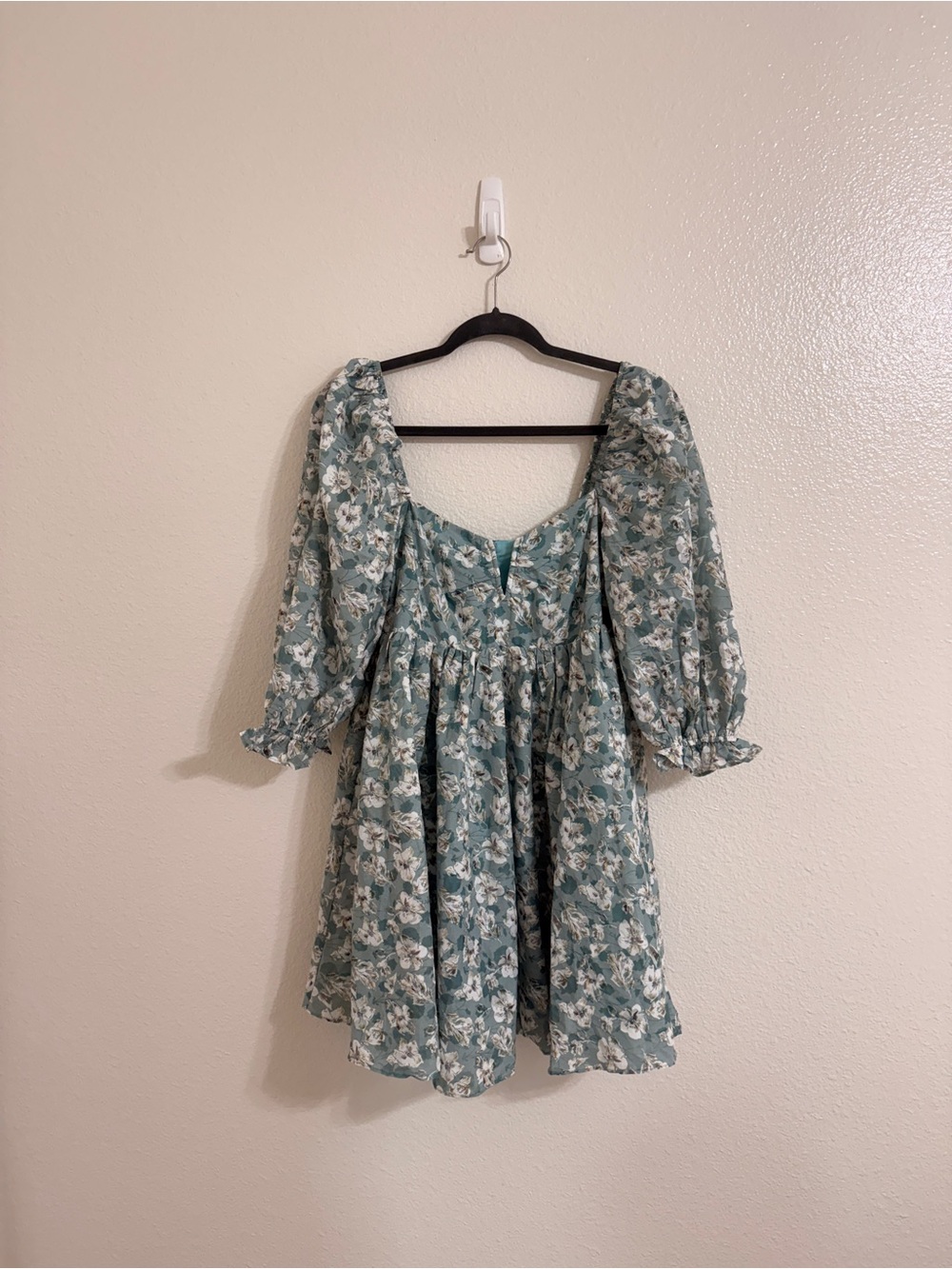 Storia Sage Green Floral Puff-Sleeve Mini Dress